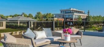 How to Tell if Outdoor Wicker Furniture Is Commercial Grade?