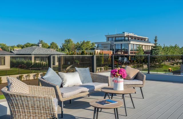 How to Tell if Outdoor Wicker Furniture Is Commercial Grade?