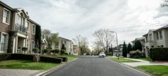 Why Are Queensland Property Buyers Quietly Stepping Away from Direct Bank Applications?