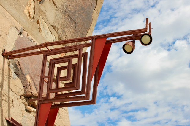 How Outdoor Metal Wall Art Holds Up, and How to Choose It So It Actually Does?